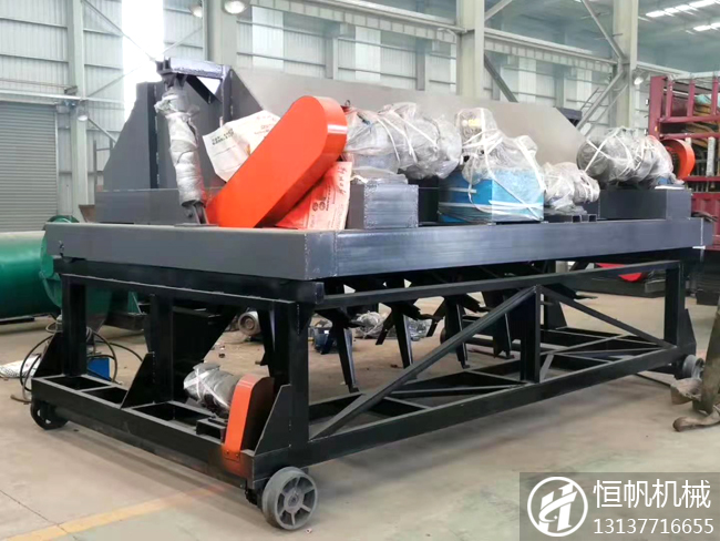 有機(jī)肥生產(chǎn)線廠家必備,有機(jī)肥制作方法(圖1) 有機(jī)肥翻拋發(fā)酵機(jī)