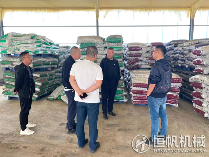 帶領大連客戶參觀山東年產十萬噸有機肥生產線項目(圖3) 成品有機肥